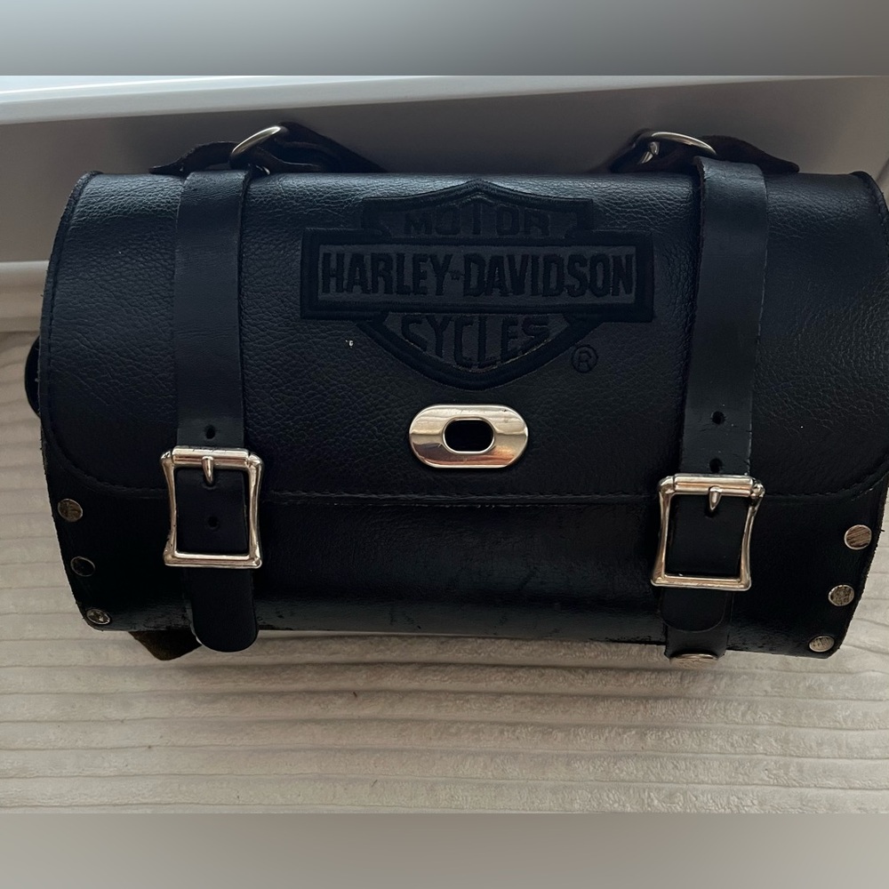 Harley Davidson Women’s Black Leather Silver Studded Barrel Purse